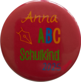 Button Schulkind mit Namen rot ABC 2025